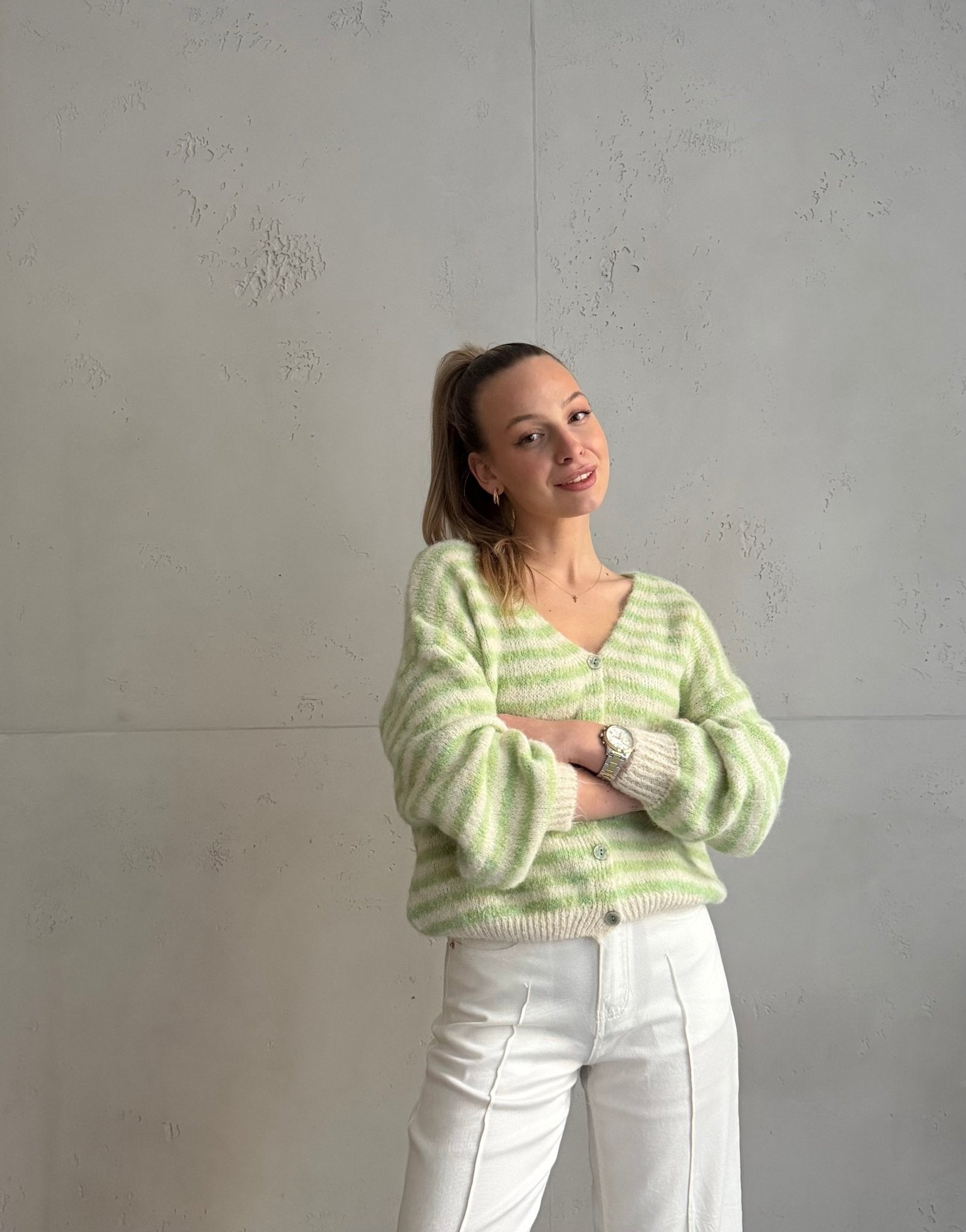 Gestreifte Strickjacke mit V - Ausschnitt - Switch - Fashion