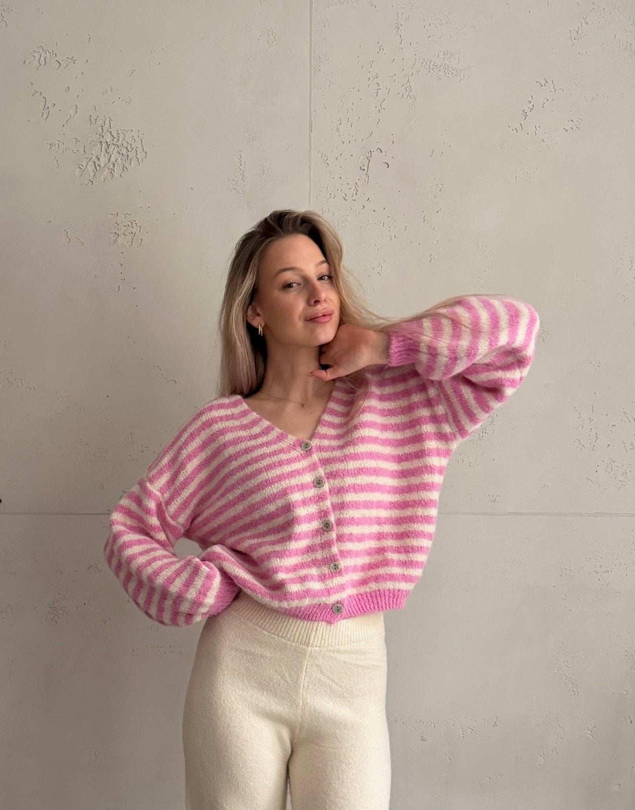 Gestreifte Strickjacke mit V - Ausschnitt - Switch - Fashion