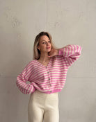 Gestreifte Strickjacke mit V - Ausschnitt - Switch - Fashion