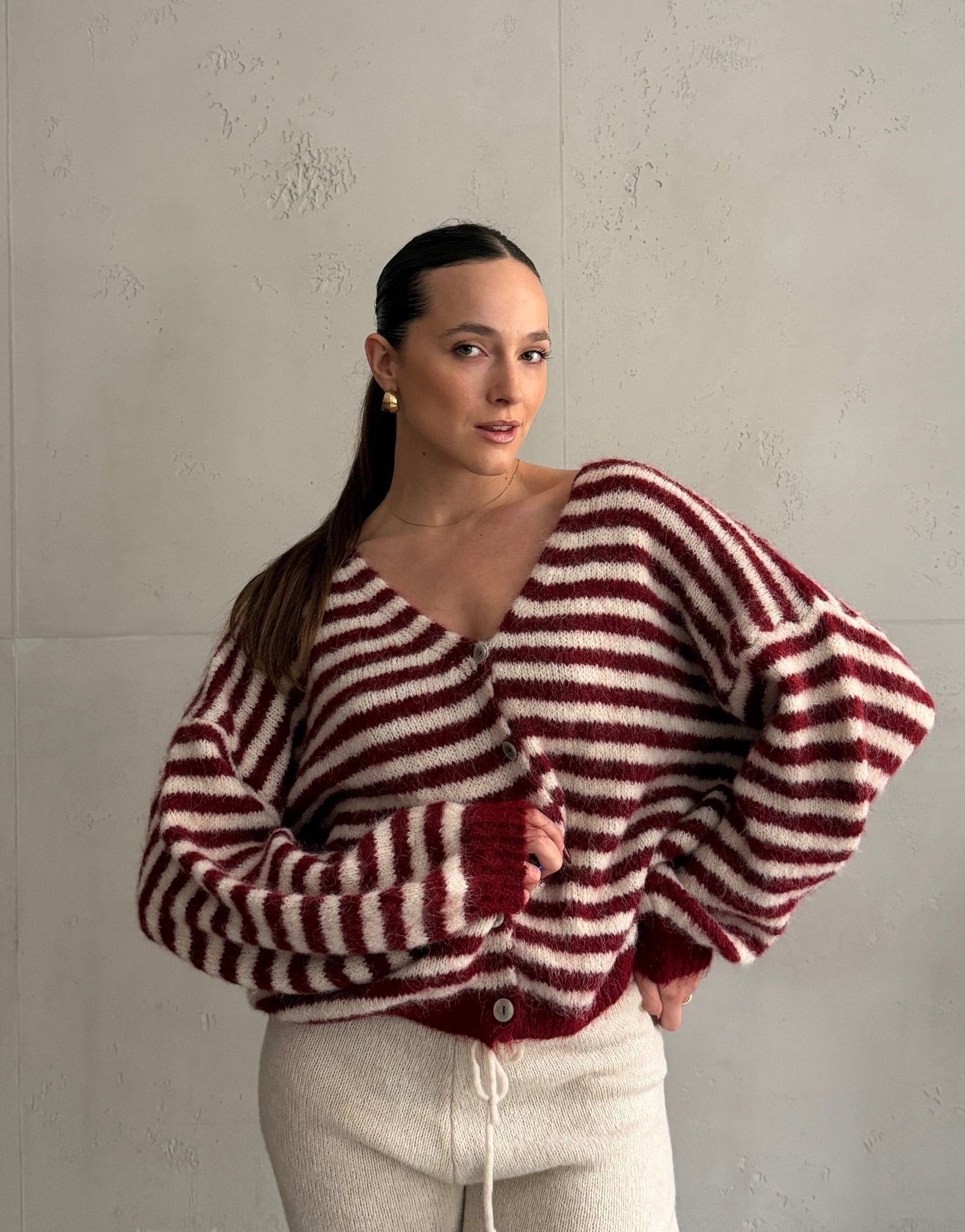 Gestreifte Strickjacke mit V - Ausschnitt - Switch - Fashion