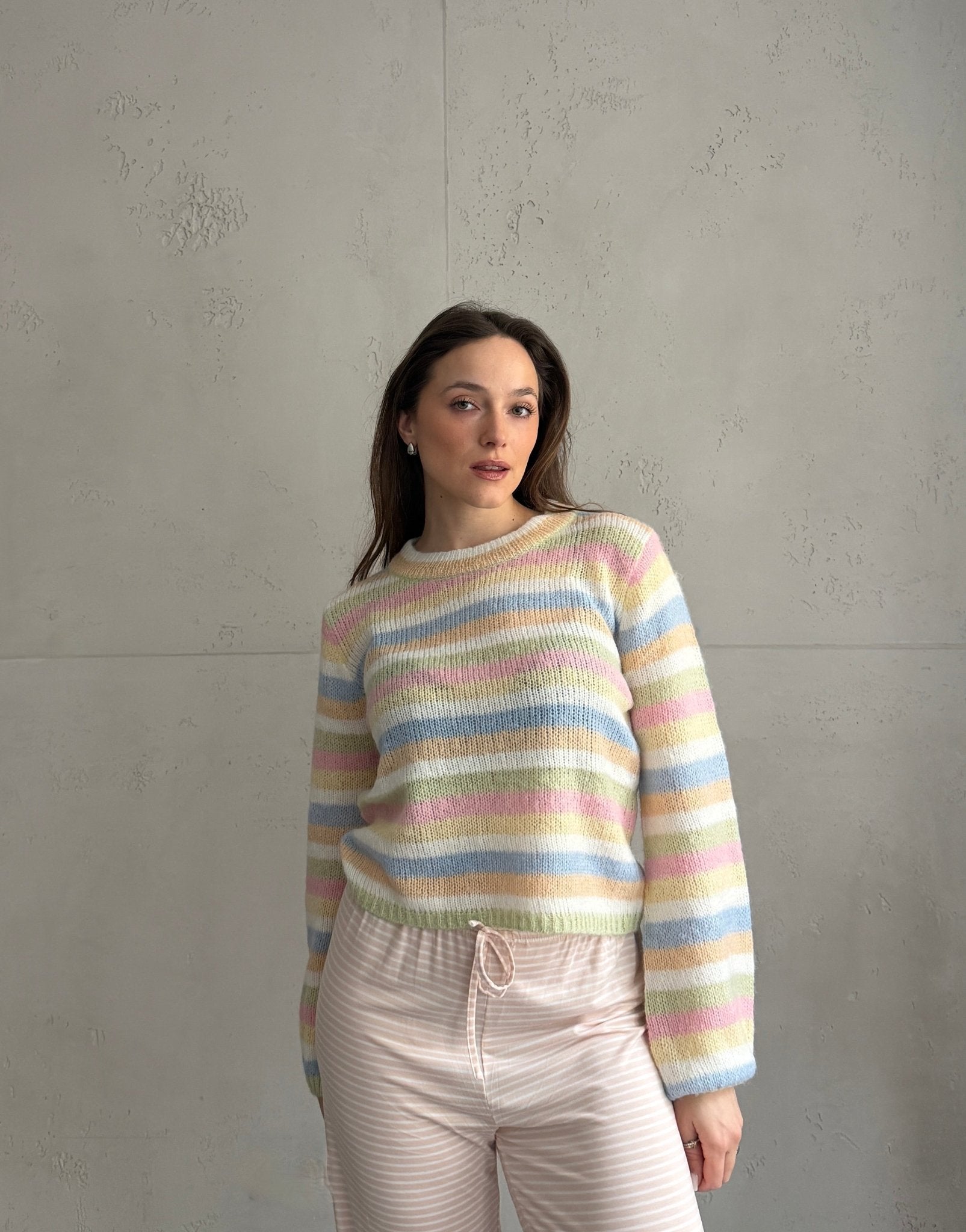 Gestreifter Pastell Pullover mit Rundhals - Switch - Fashion