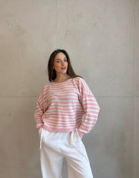 Gestreifter Pullover mit Außennaht