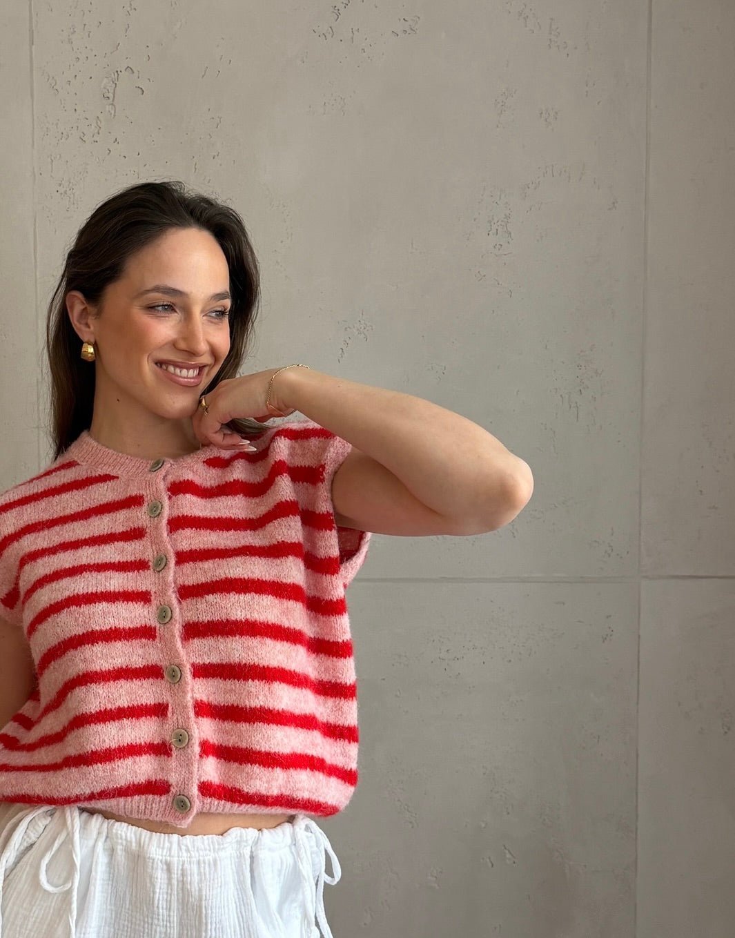 Gestreifter Pullunder mit Knöpfen & Übergeschnittener Schulter - Switch - Fashion