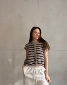 Gestreifter Pullunder mit Knöpfen & Übergeschnittener Schulter - Switch - Fashion