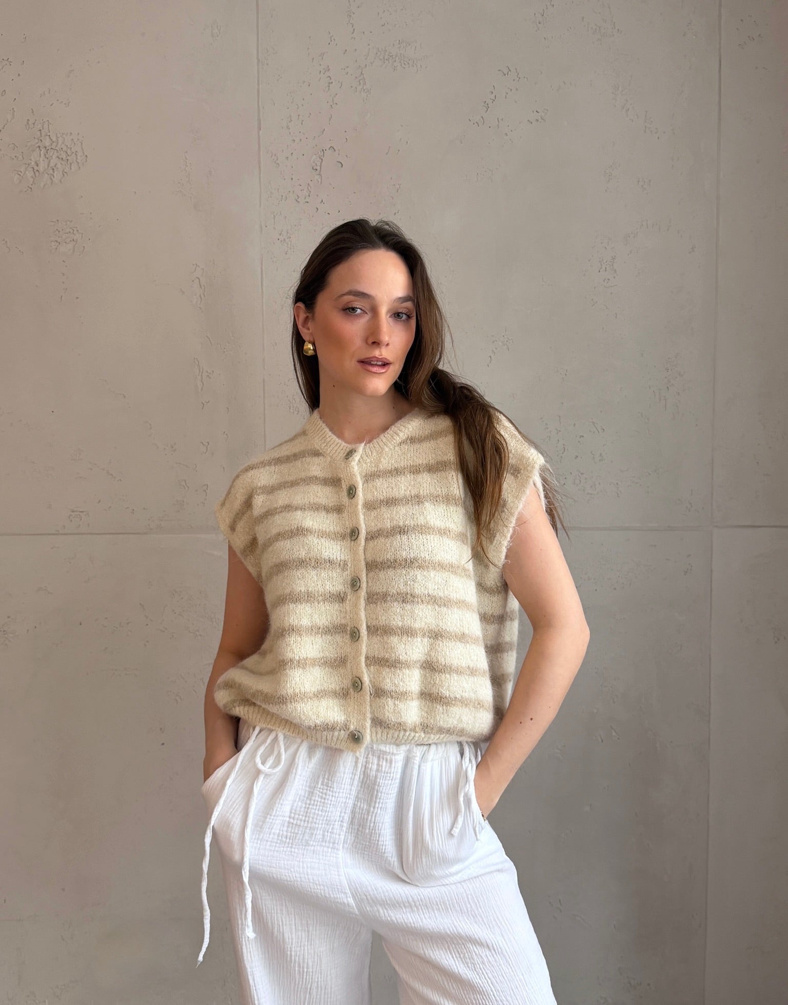 Gestreifter Pullunder mit Knöpfen & Übergeschnittener Schulter - Switch - Fashion