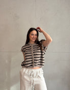 Gestreifter Pullunder mit Knöpfen & Übergeschnittener Schulter - Switch - Fashion