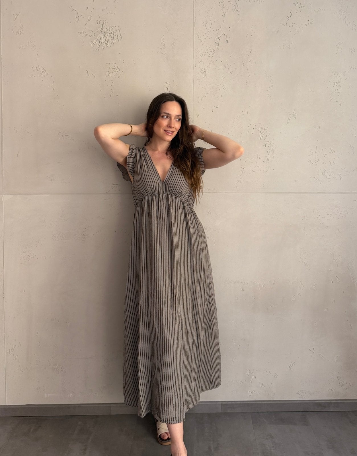 Gestreiftes Musselin Maxikleid mit Rückenausschnitt – Schmale Längsstreifen - Switch - Fashion