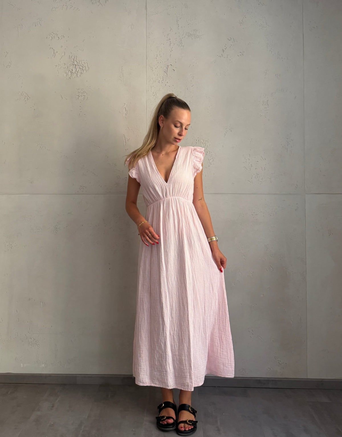 Gestreiftes Musselin Maxikleid mit Rückenausschnitt – Schmale Längsstreifen - Switch-Fashion