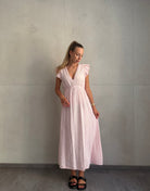 Gestreiftes Musselin Maxikleid mit Rückenausschnitt – Schmale Längsstreifen - Switch-Fashion