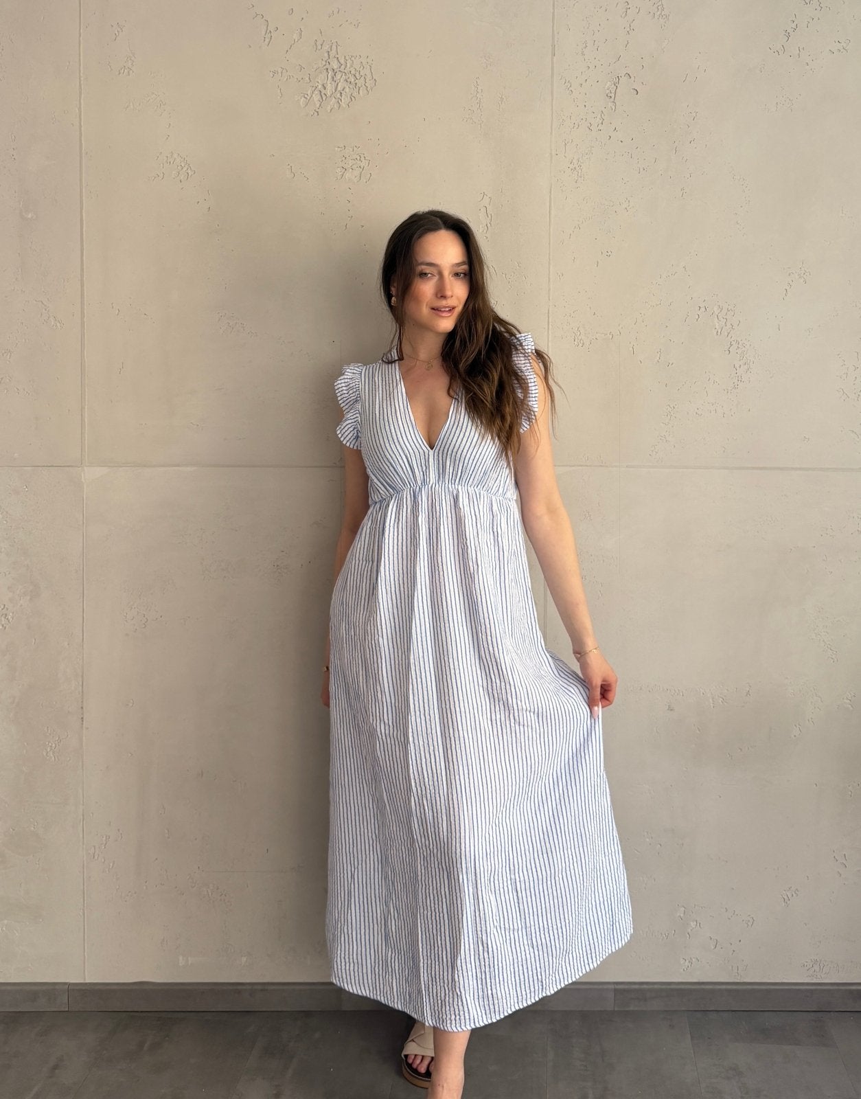 Gestreiftes Musselin Maxikleid mit Rückenausschnitt – Schmale Längsstreifen - Switch - Fashion