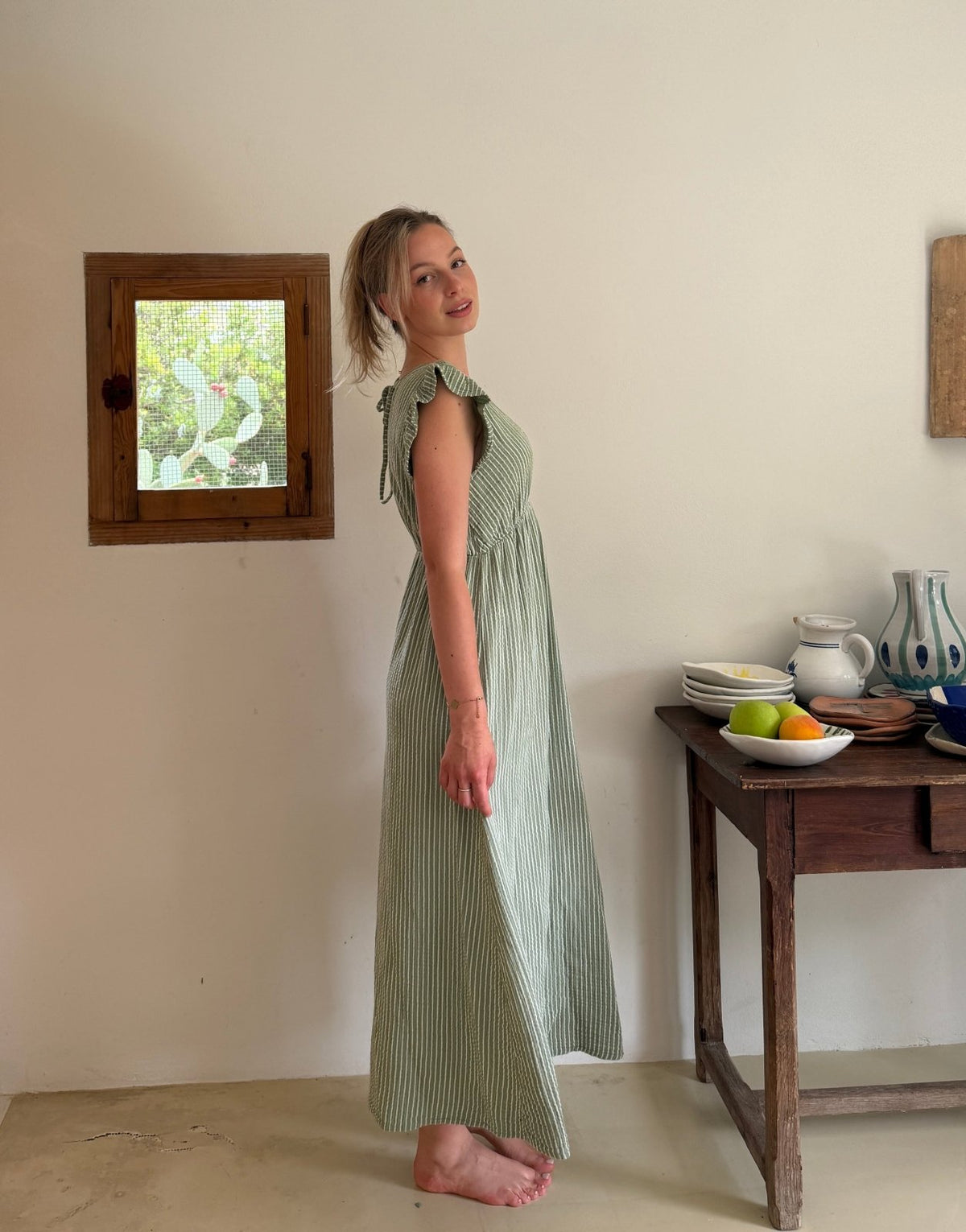 Gestreiftes Musselin Maxikleid mit Rückenausschnitt – Schmale Längsstreifen - Switch-Fashion