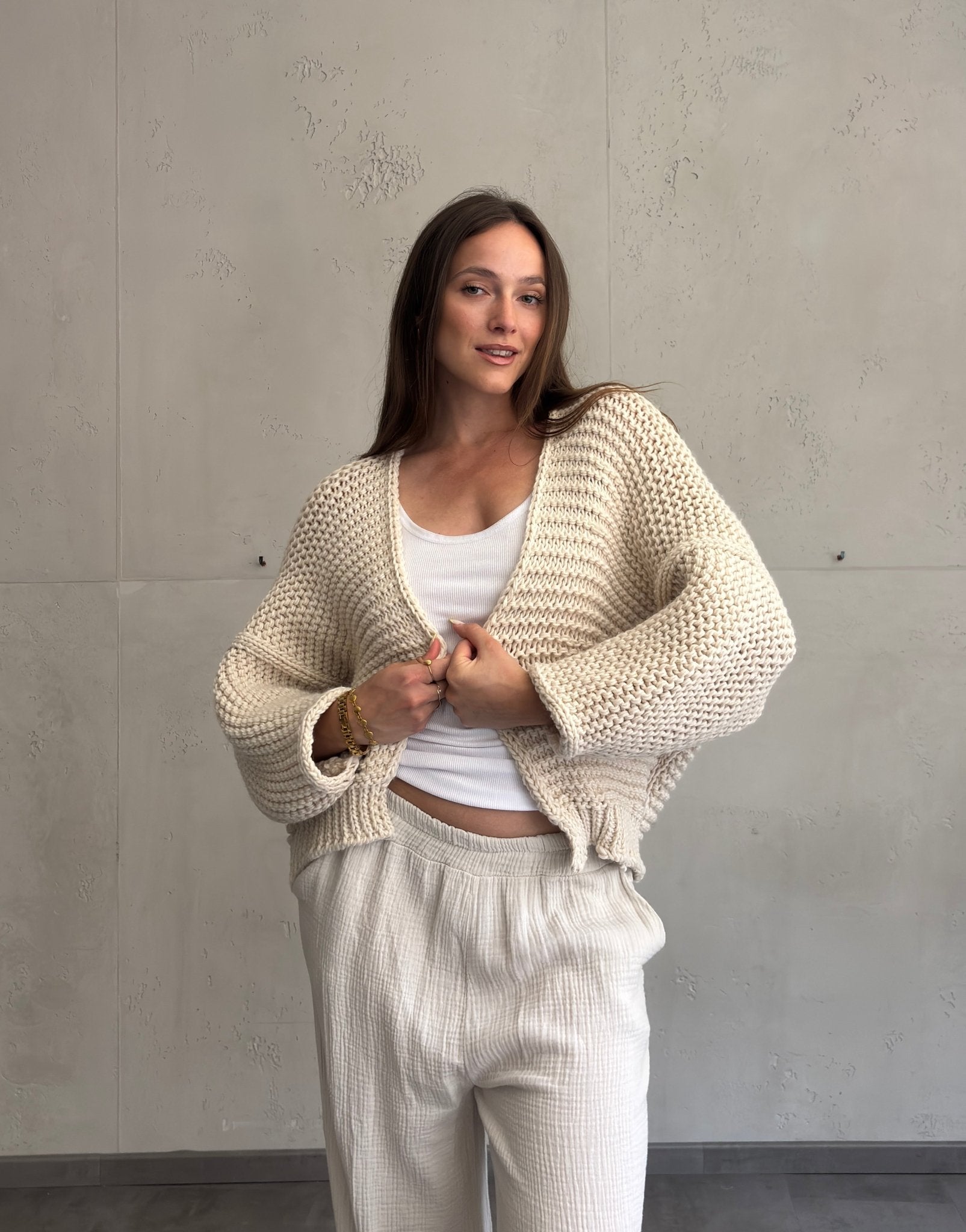 Grobgestrickte Strickjacke - Model