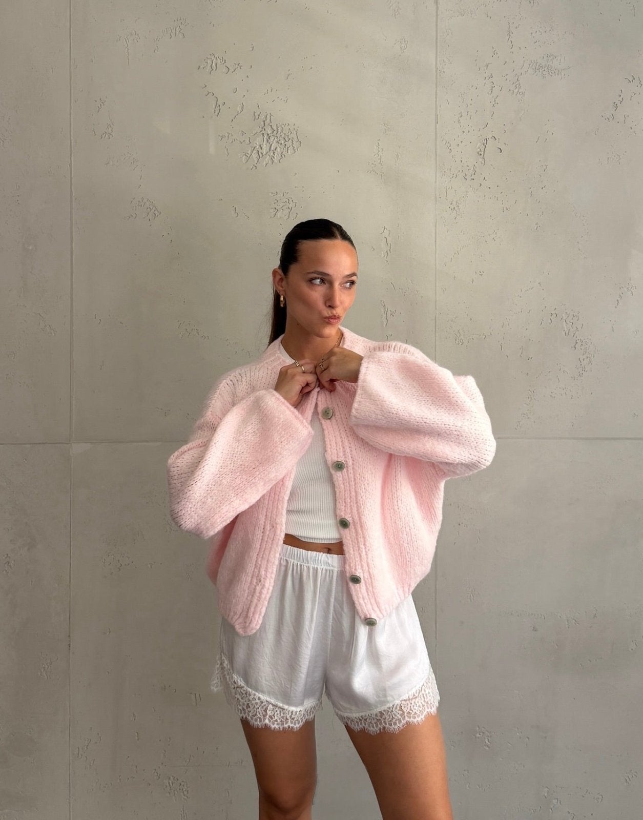 Grobgestrickter Cardigan mit großen Knöpfen - Switch-Fashion