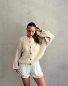 Grobgestrickter Cardigan mit großen Knöpfen - Switch-Fashion