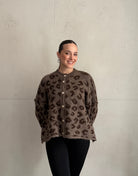 Kurze Leo Strickjacke mit goldenen Knöpfen - Switch - Fashion