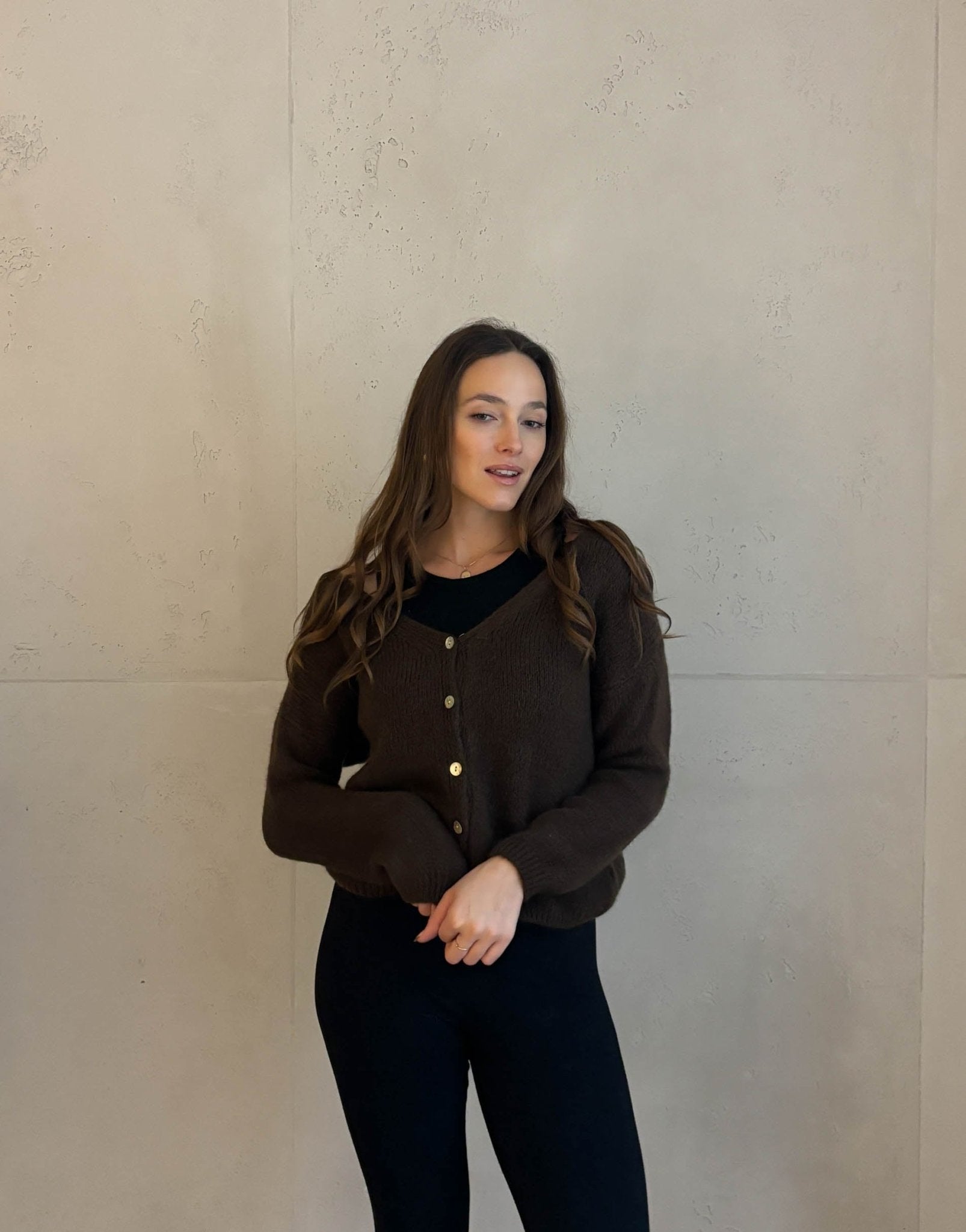 Kurze Mohair Strickjacke - Detail Knopf