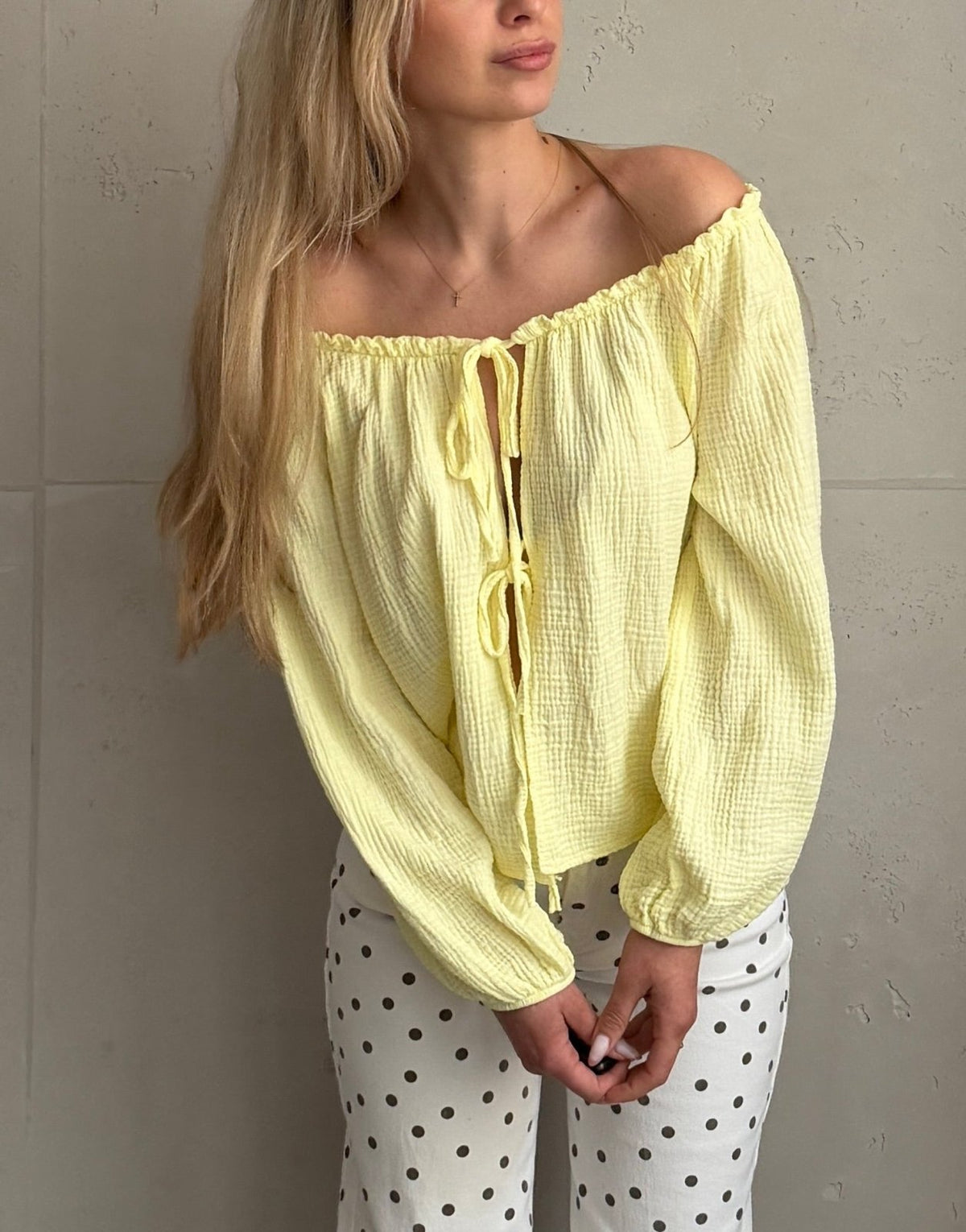 Kurze Musselinbluse mit Schleifen und Gummizug - Switch - Fashion