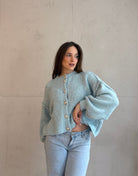 Kurze Strickjacke mit goldenen Knöpfen - Switch - Fashion