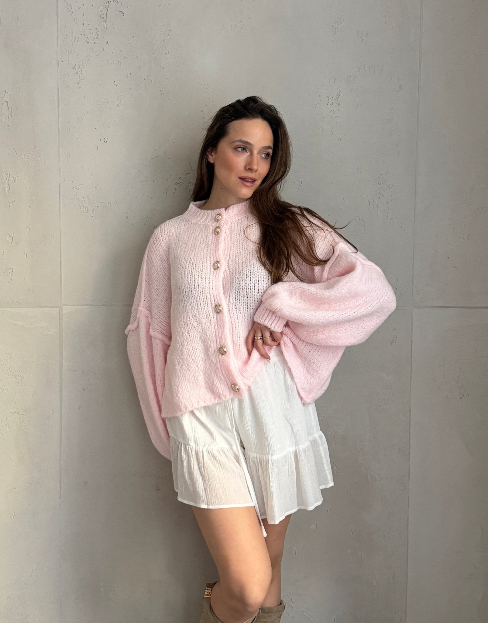 Kurze Strickjacke mit goldenen Knöpfen - Switch - Fashion