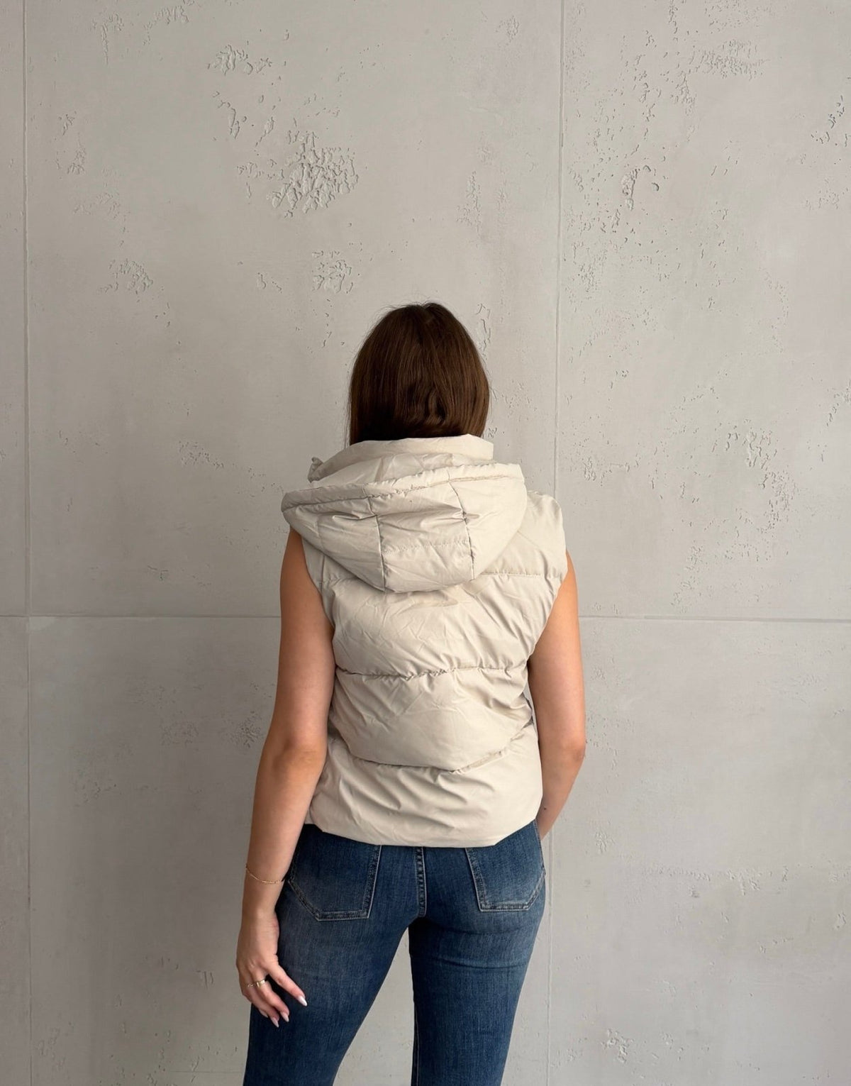 Kurze Weste mit Kapuze - Switch-Fashion