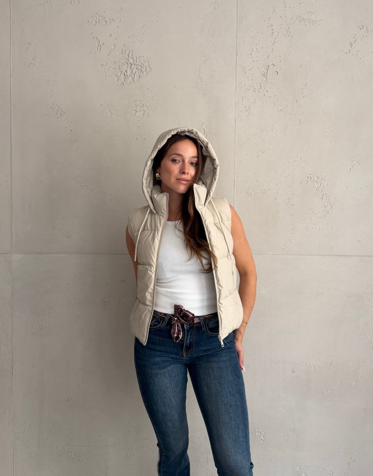 Kurze Weste mit Kapuze - Switch-Fashion