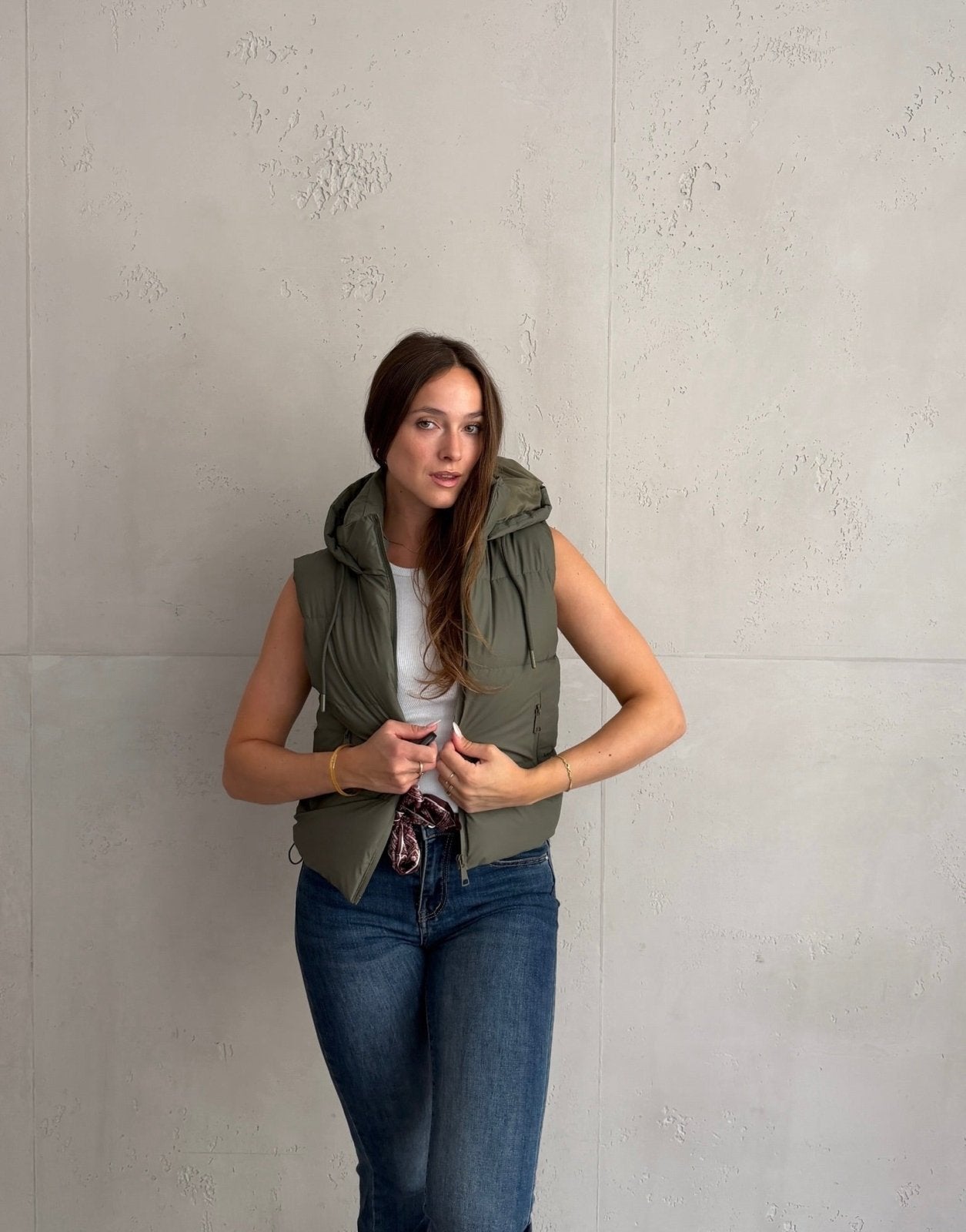 Kurze Weste mit Kapuze - Switch-Fashion