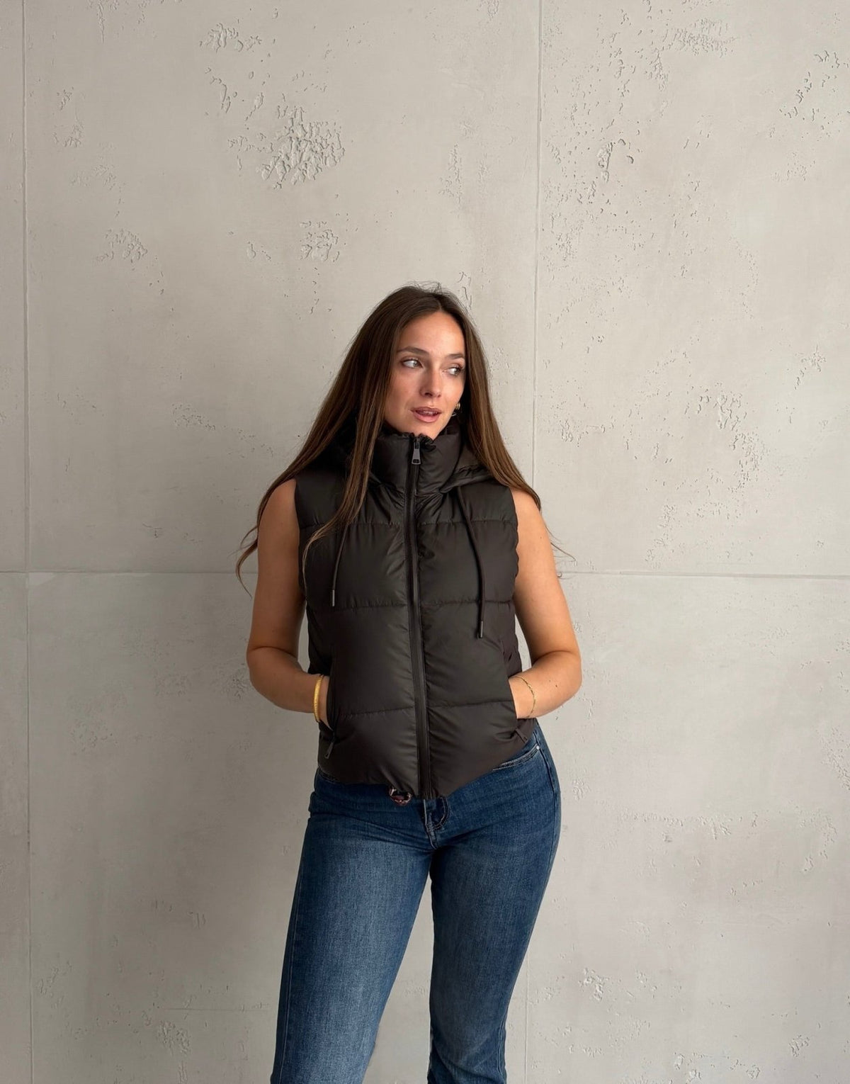 Kurze Weste mit Kapuze - Switch-Fashion