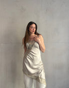 Langes asymmetrisches Spaghetti - Top mit Spitze - Switch - Fashion