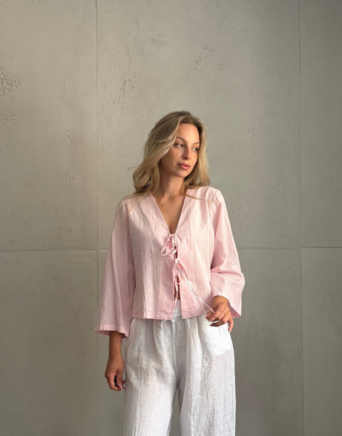 Leinen Bluse zum Binden – V-Ausschnitt, ausgestellter Arm - Switch-Fashion