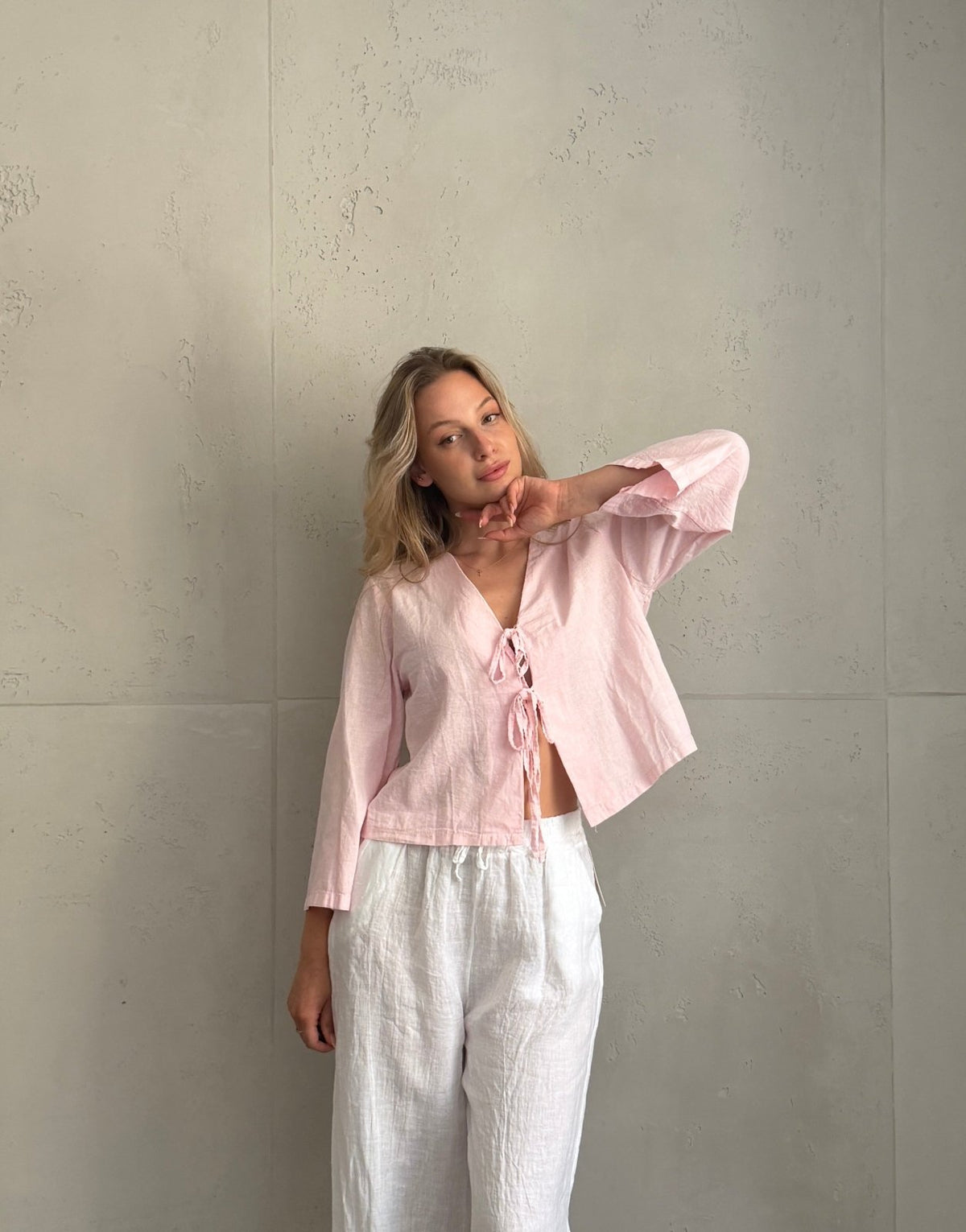Leinen Bluse zum Binden – V-Ausschnitt, ausgestellter Arm - Switch-Fashion