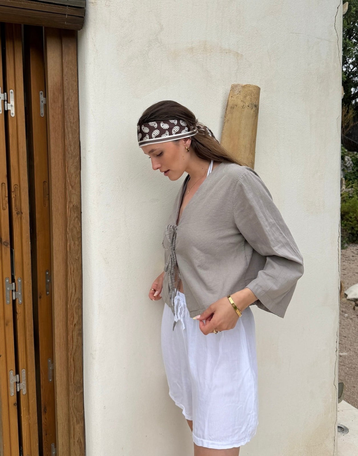 Leinen Bluse zum Binden – V-Ausschnitt, ausgestellter Arm - Switch-Fashion