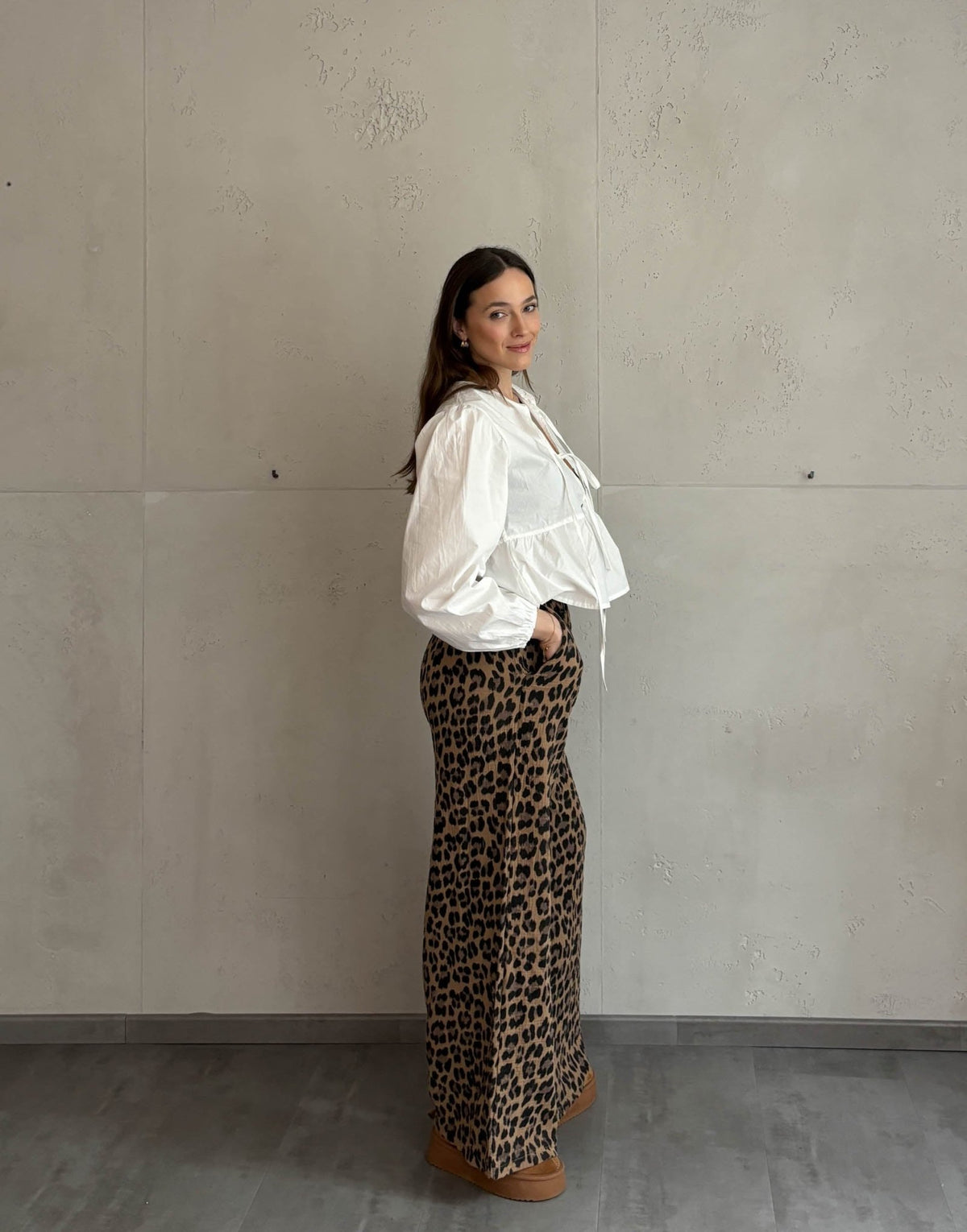 Leo Musselinhose mit weitem Bein
