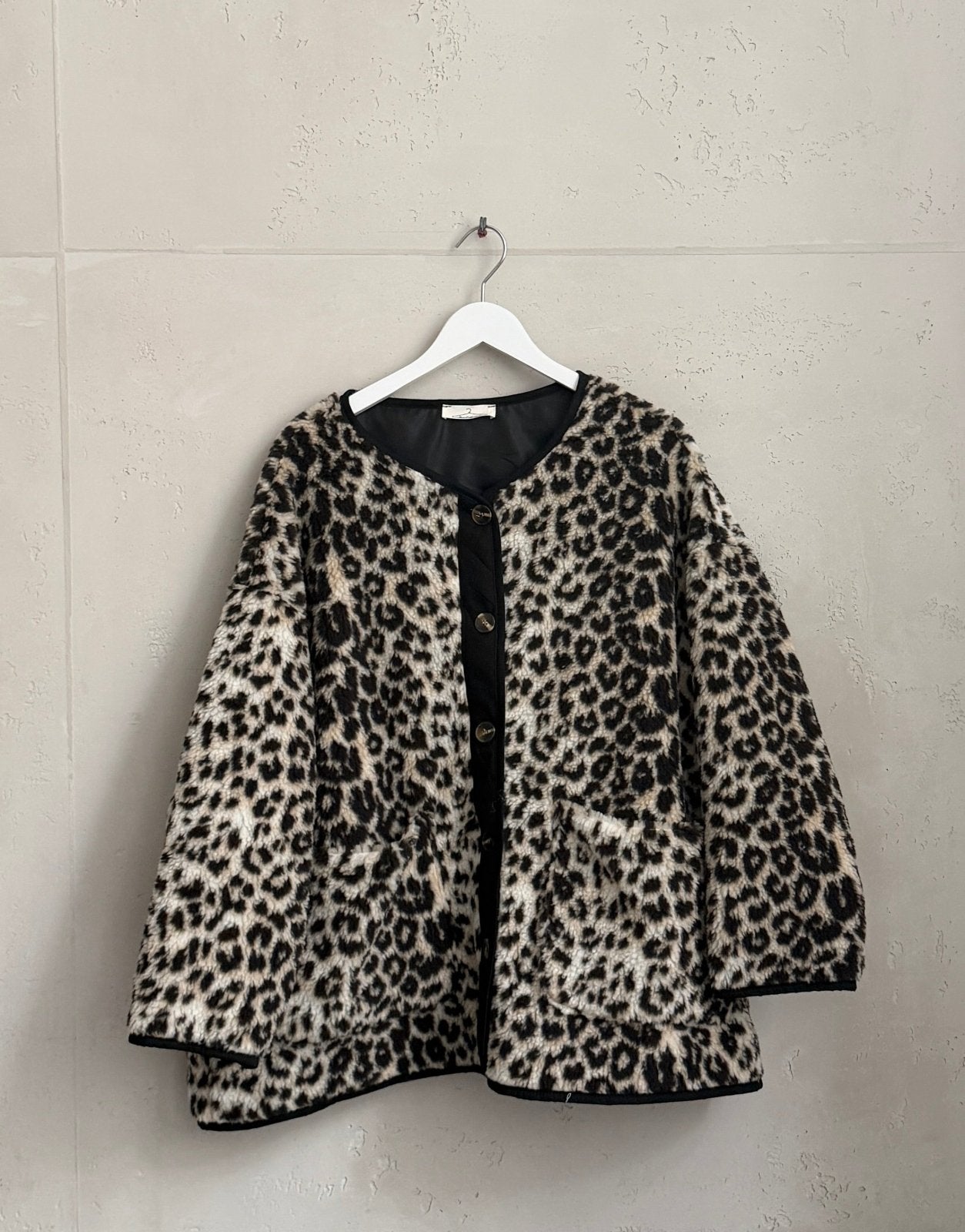 Leo Teddy Jacke mit Knöpfen - Switch-Fashion