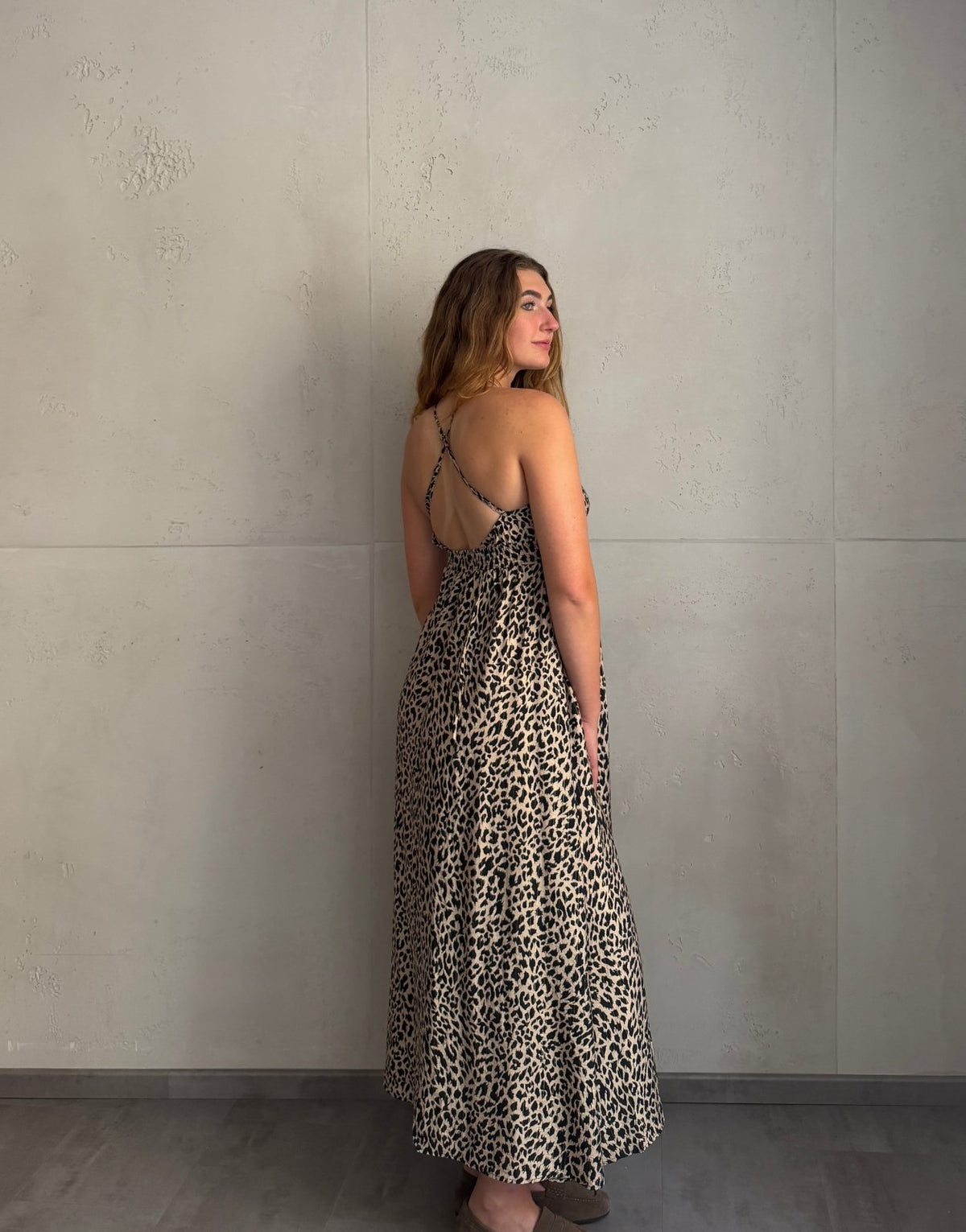Maxikleid mit X-Rücken und Spaghettiträgern in Leo - Switch-Fashion