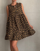 Musselin Leo Minikleid mit Rüschenkragen – Ärmellos - Switch-Fashion