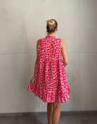 Musselin Leo Minikleid mit Rüschenkragen – Ärmellos - Switch-Fashion