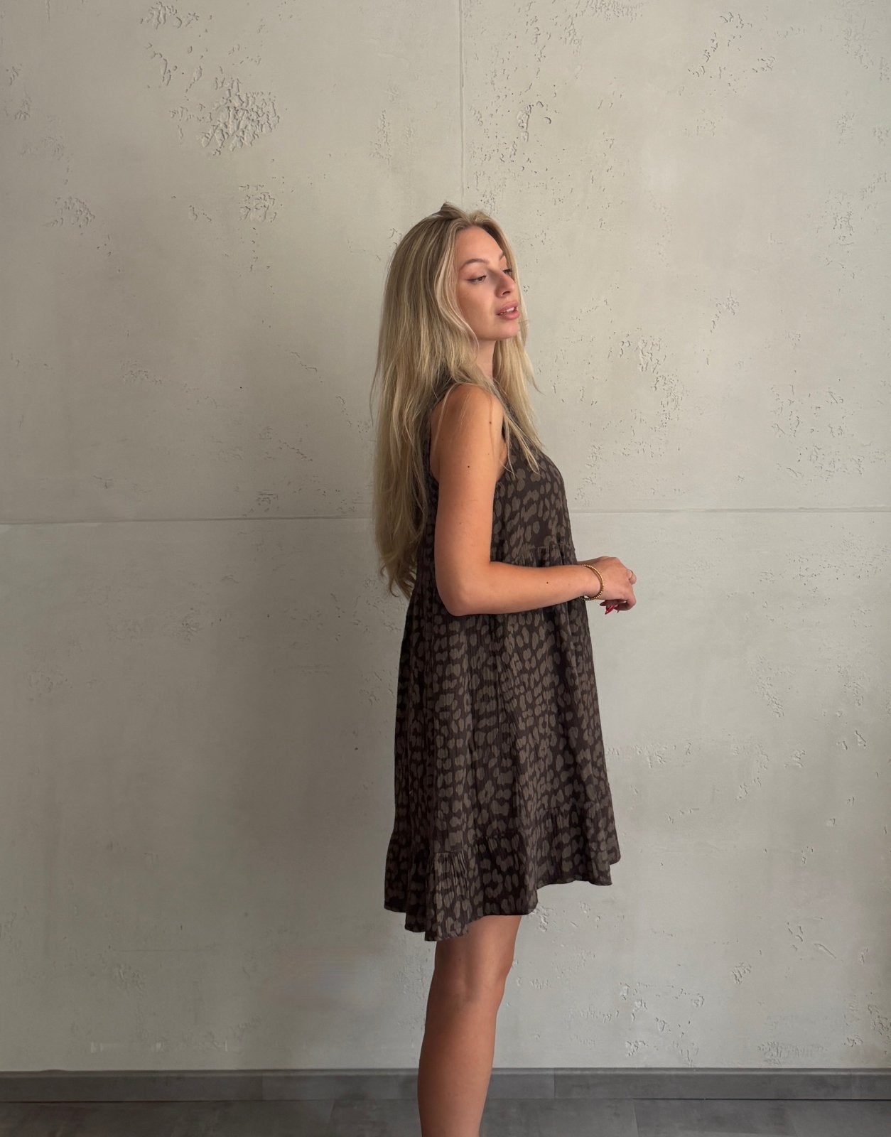 Musselin Leo Minikleid mit Rüschenkragen – Ärmellos - Switch-Fashion