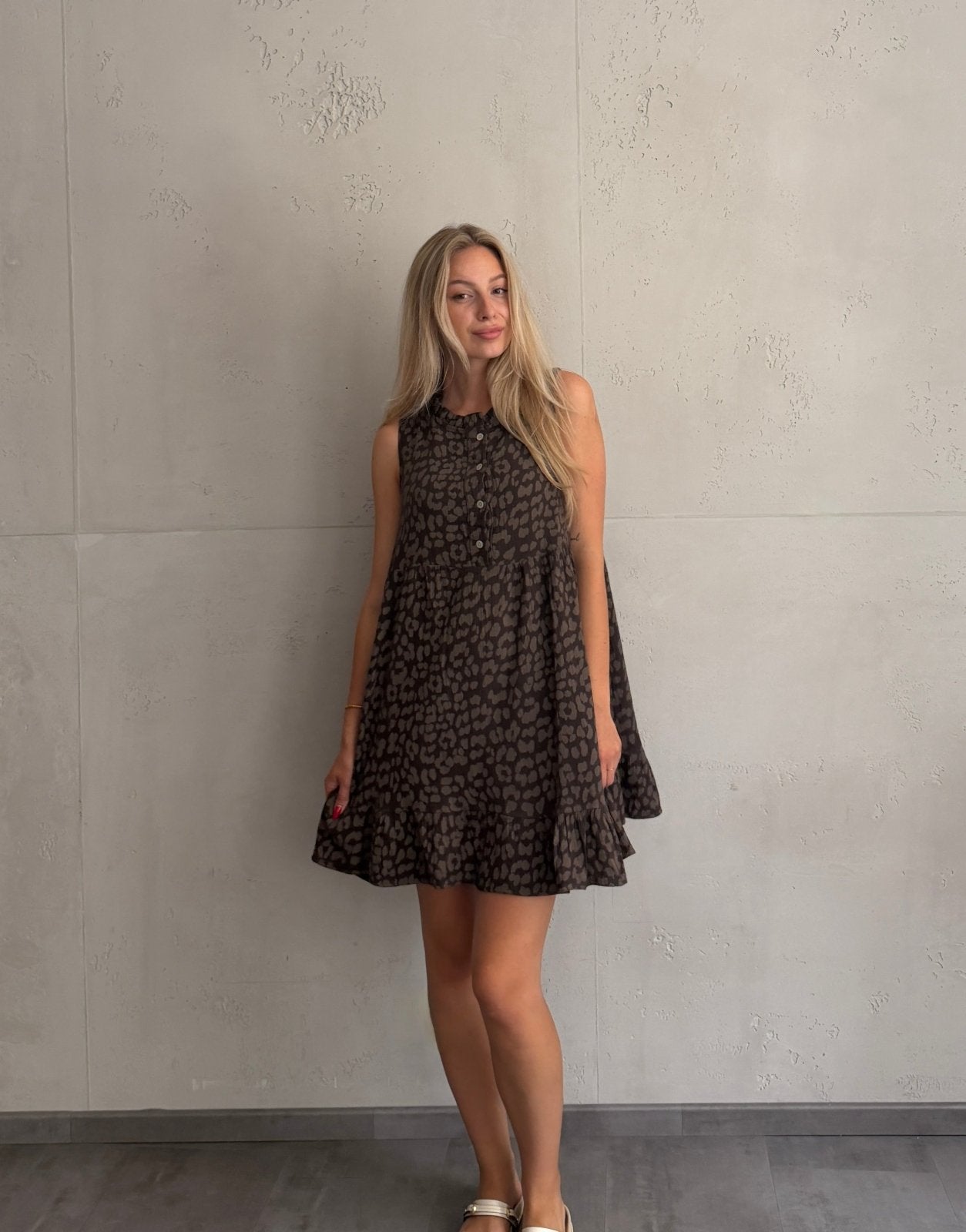 Musselin Leo Minikleid mit Rüschenkragen – Ärmellos - Switch-Fashion