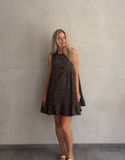 Musselin Leo Minikleid mit Rüschenkragen – Ärmellos - Switch-Fashion