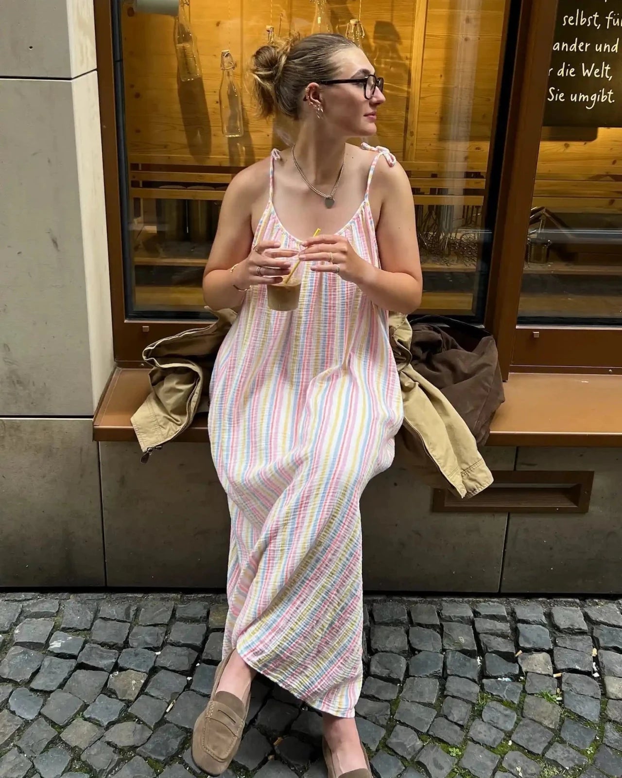 Musselin Maxikleid mit Pastellstreifen & Spaghettiträgern – 100% Baumwolle - Switch-Fashion