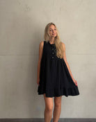 Musselin Minikleid mit Rüschenkragen – Ärmellos, Uni - Switch-Fashion