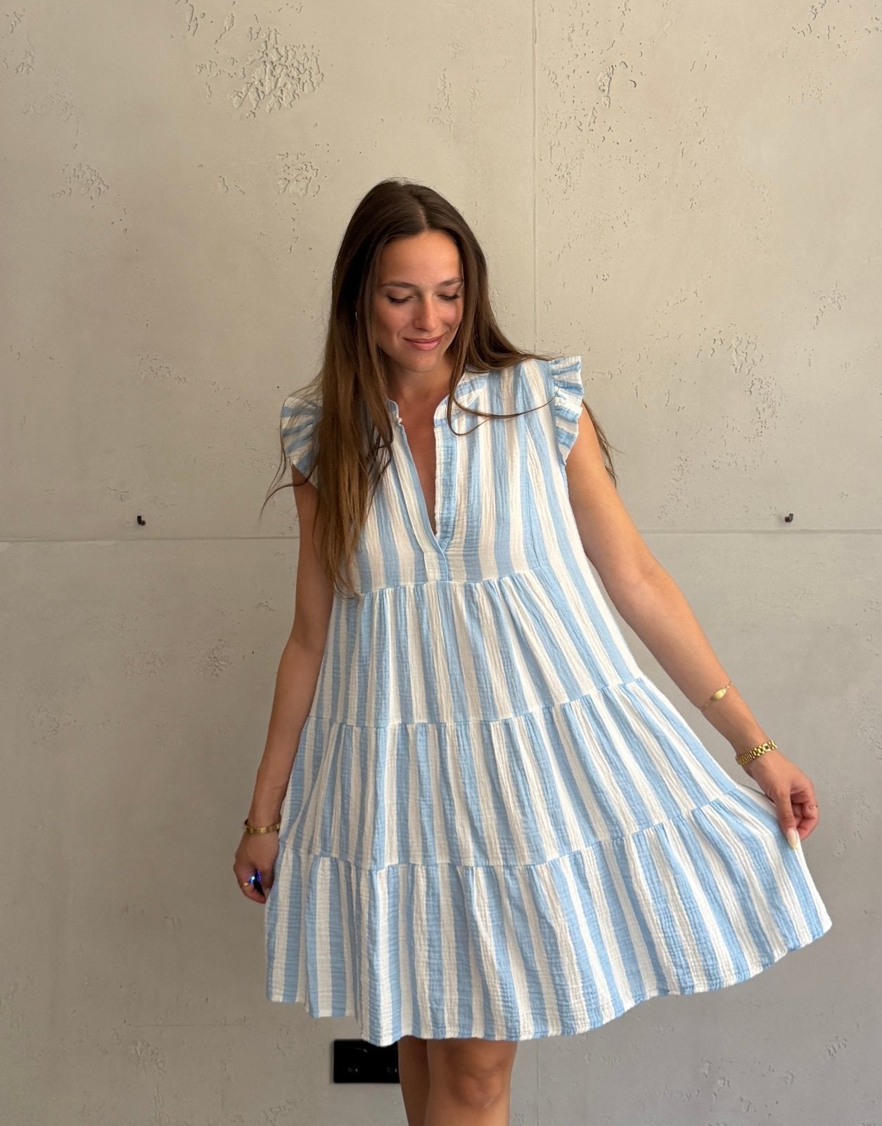 Musselin Minikleid mit Streifen & Rüschenärmel – 100% Baumwolle - Switch-Fashion