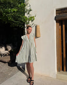 Musselin Minikleid mit Streifen & Rüschenärmel – 100% Baumwolle - Switch-Fashion