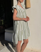Musselin Minikleid mit Streifen & Rüschenärmel – 100% Baumwolle - Switch-Fashion