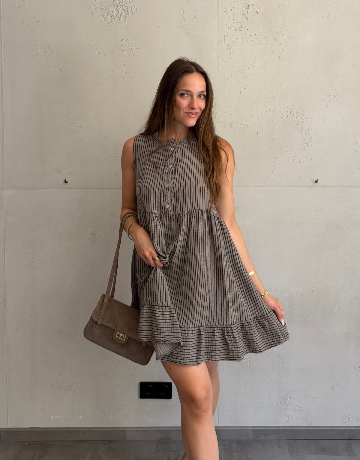 Musselin Minikleid mit Streifen & Rüschenkragen – Ärmellos - Switch-Fashion