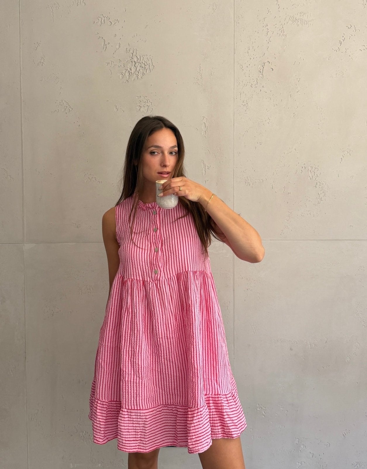 Musselin Minikleid mit Streifen & Rüschenkragen – Ärmellos - Switch-Fashion