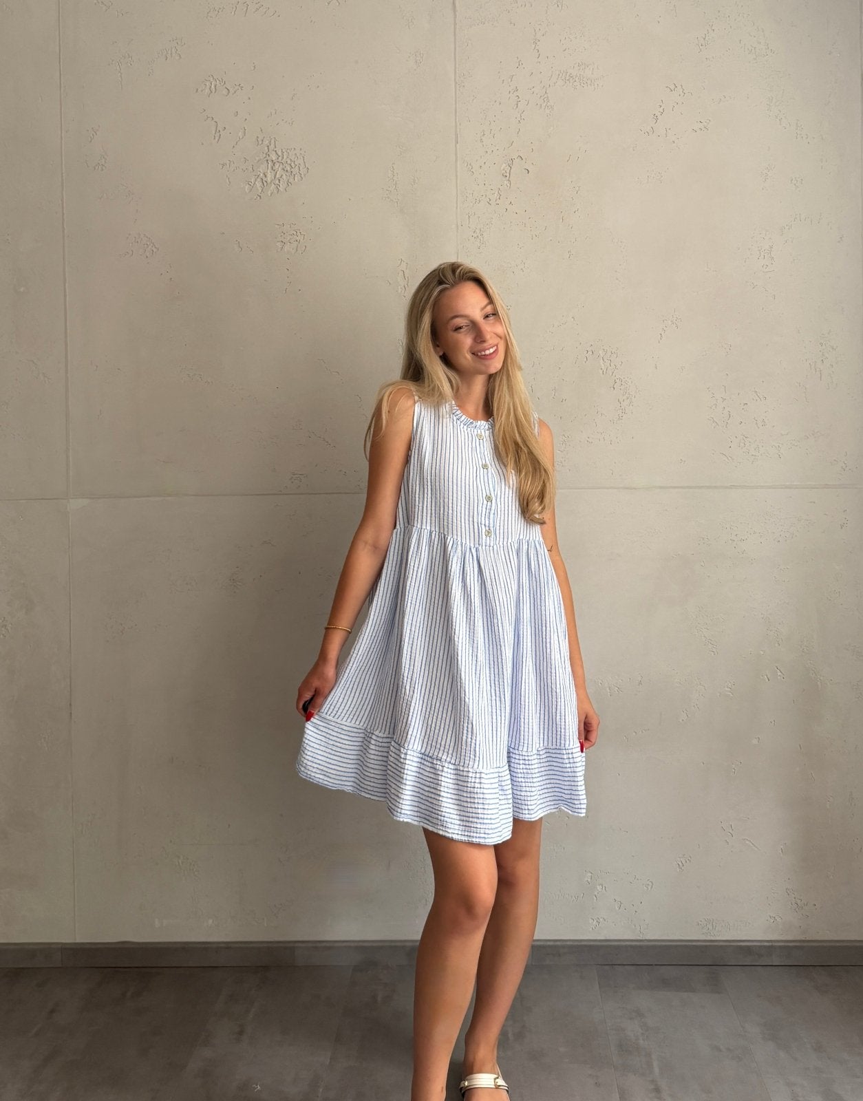 Musselin Minikleid mit Streifen & Rüschenkragen – Ärmellos - Switch-Fashion