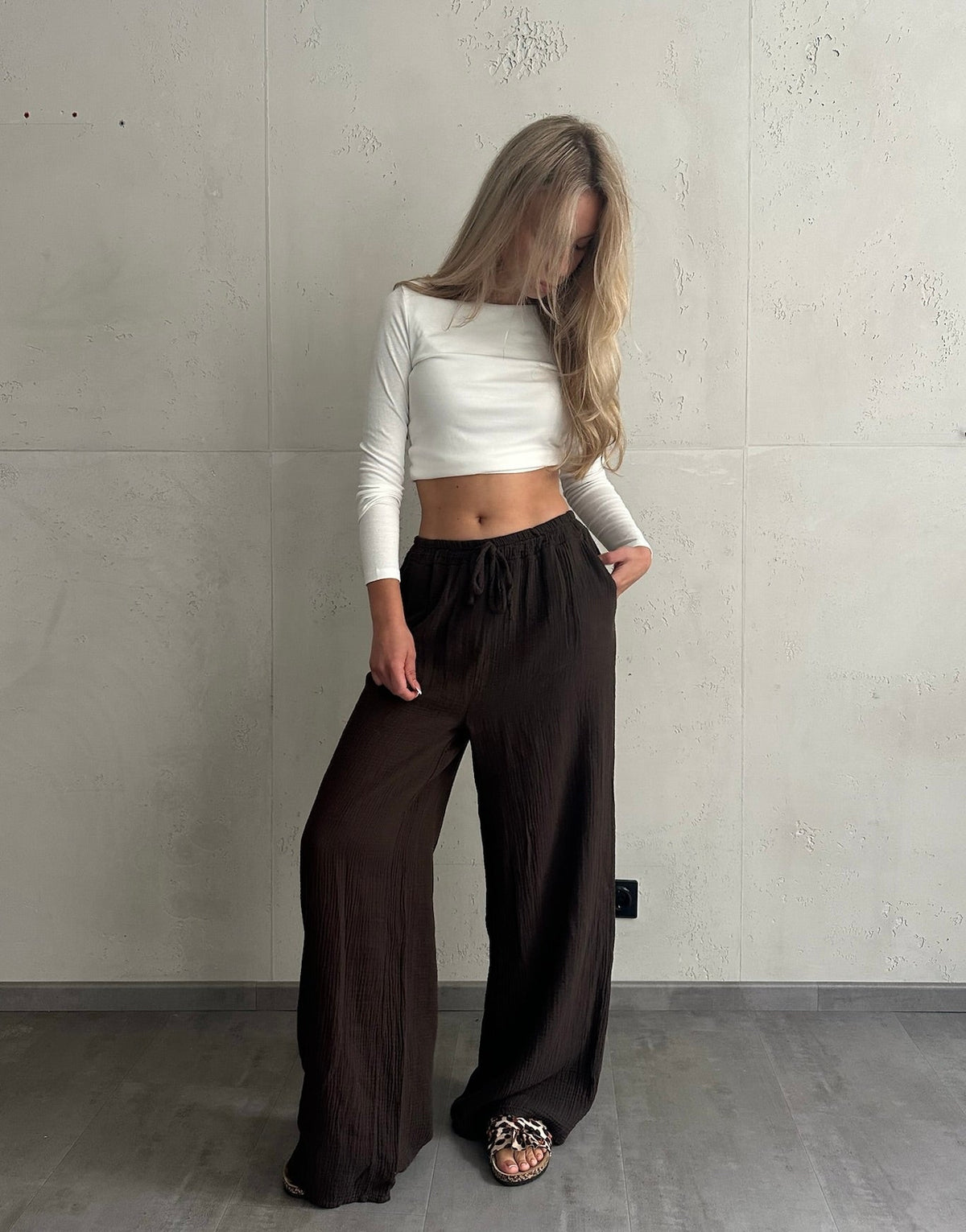 Unifarbene Musselinhose aus 100% Baumwolle