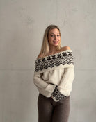 Off - Shoulder Strickpullover mit Schneeflocken Design - Switch - Fashion
