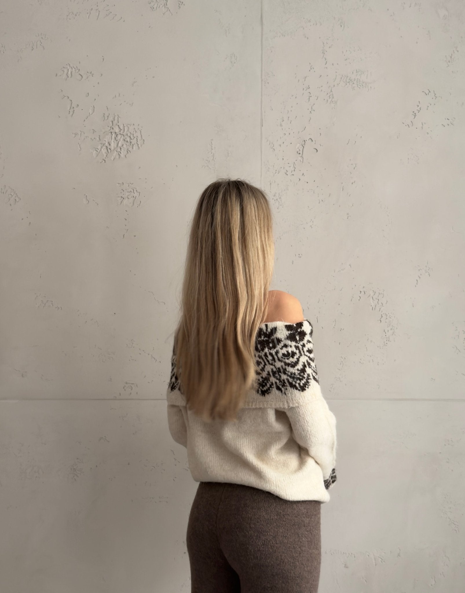 Off - Shoulder Strickpullover mit Schneeflocken Design - Switch - Fashion